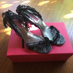 Betsey Johnson Athens Heel in Black Size 9